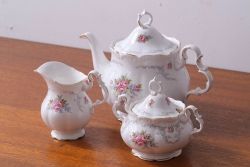 アンティーク雑貨　イギリス　Royal Albert(ロイヤルアルバート)　Tranquillity(トランキュリティ)シリーズ　ティーポット・シュガー・クリーマー3点