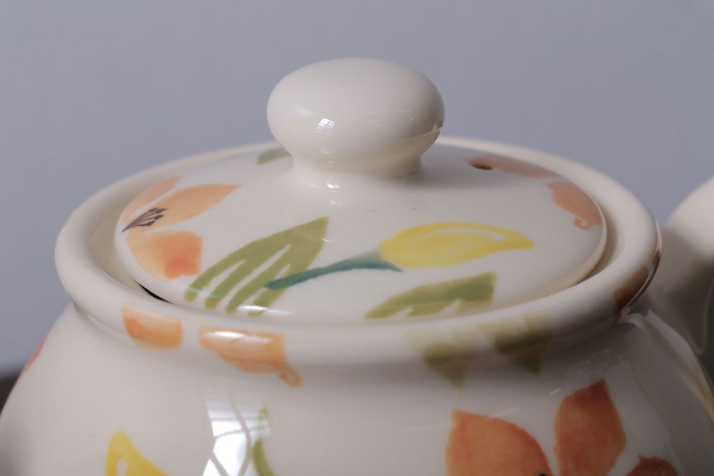 アンティーク雑貨　イギリスビンテージ　WESTFIELD ART POTTERY ポット・カップ&ソーサーなど4点(洋食器)