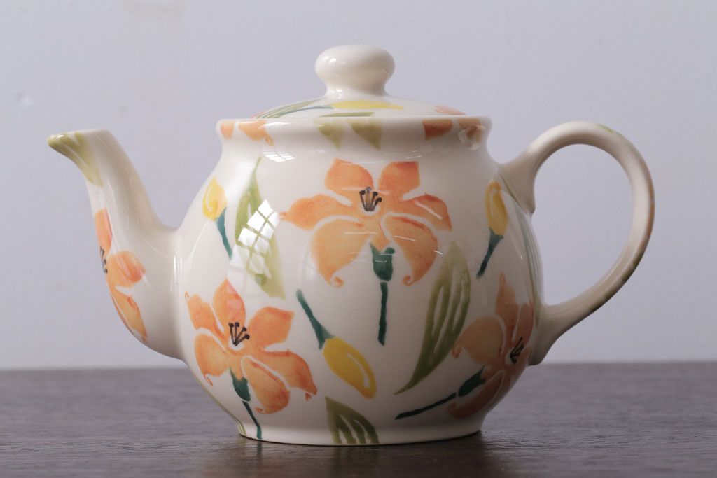 アンティーク雑貨　イギリスビンテージ　WESTFIELD ART POTTERY ポット・カップ&ソーサーなど4点(洋食器)