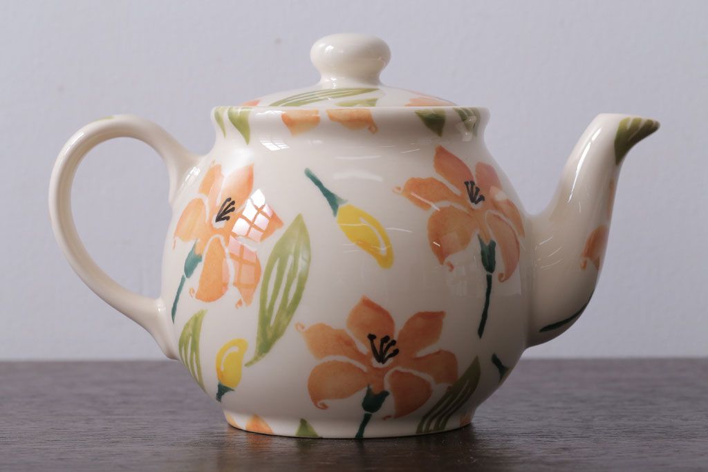 アンティーク雑貨　イギリスビンテージ　WESTFIELD ART POTTERY ポット・カップ&ソーサーなど4点(洋食器)