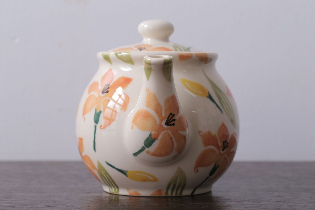アンティーク雑貨　イギリスビンテージ　WESTFIELD ART POTTERY ポット・カップ&ソーサーなど4点(洋食器)