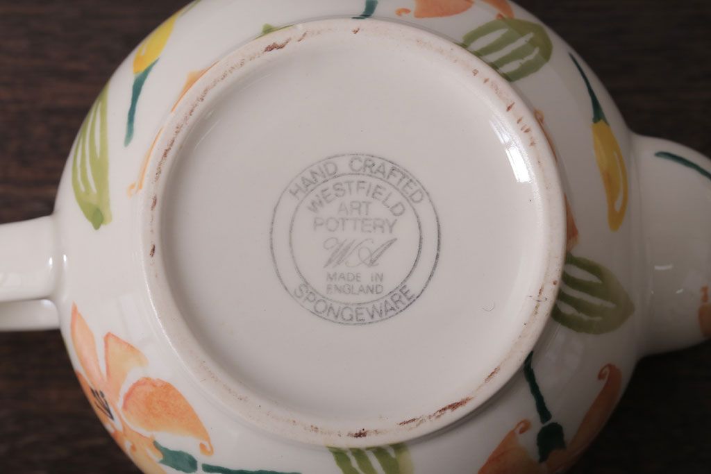 アンティーク雑貨　イギリスビンテージ　WESTFIELD ART POTTERY ポット・カップ&ソーサーなど4点(洋食器)