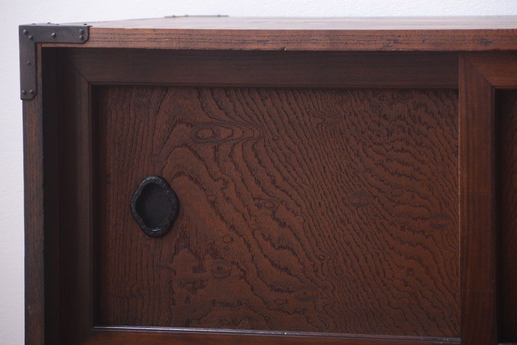 アンティーク家具　古民具・骨董　厚手金具の時代箪笥ローボード(2)