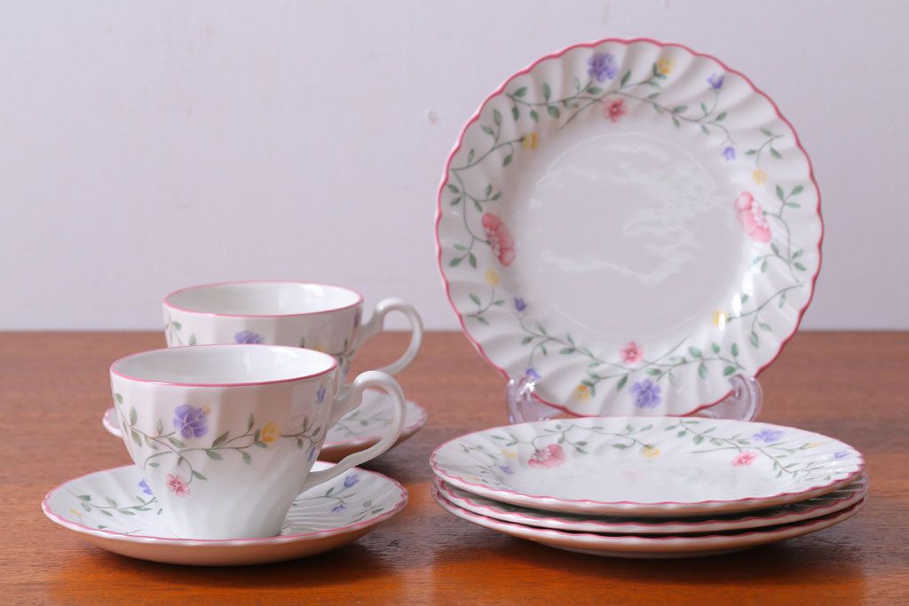 アンティーク雑貨　イギリスビンテージ　JOHNSON BROTHERS(ジョンソン・ブラザーズ)SUMMER CHINTZ(サマーチンツ)シリーズ カップ&ソーサー・皿など6点(洋食器)