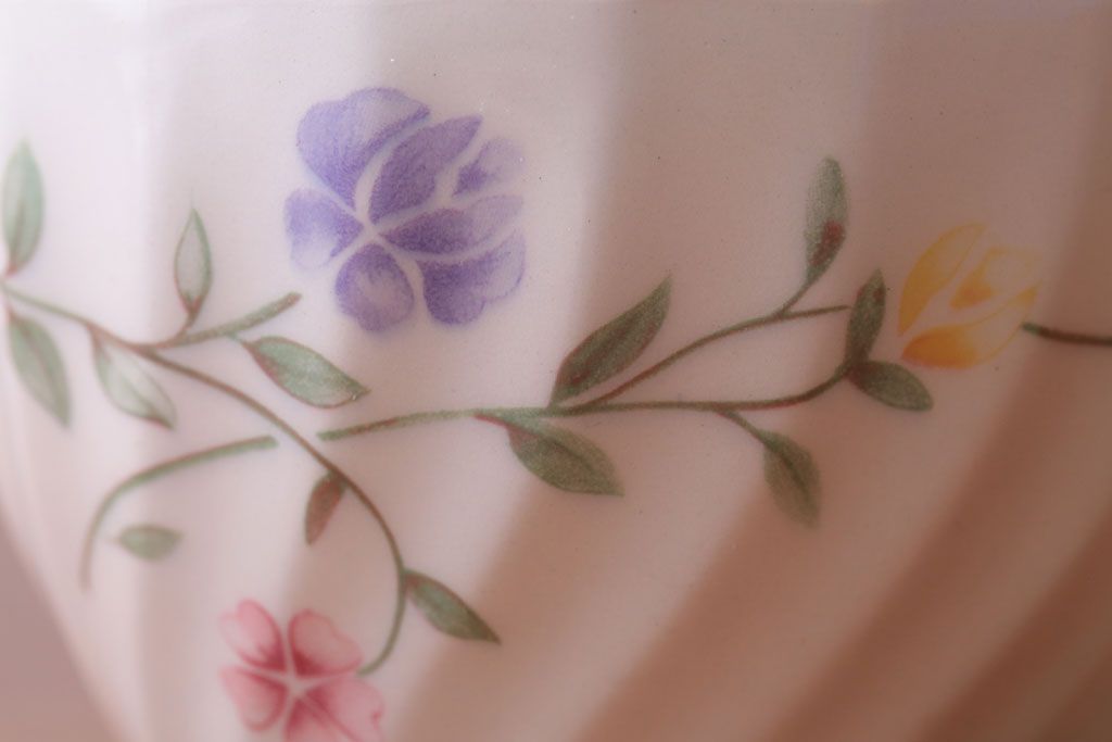 アンティーク雑貨　イギリスビンテージ　JOHNSON BROTHERS(ジョンソン・ブラザーズ)SUMMER CHINTZ(サマーチンツ)シリーズ カップ&ソーサー・皿など6点(洋食器)