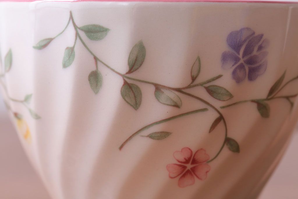アンティーク雑貨　イギリスビンテージ　JOHNSON BROTHERS(ジョンソン・ブラザーズ)SUMMER CHINTZ(サマーチンツ)シリーズ カップ&ソーサー・皿など6点(洋食器)