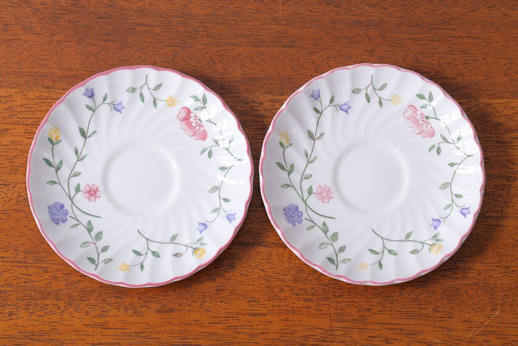 アンティーク雑貨　イギリスビンテージ　JOHNSON BROTHERS(ジョンソン・ブラザーズ)SUMMER CHINTZ(サマーチンツ)シリーズ カップ&ソーサー・皿など6点(洋食器)