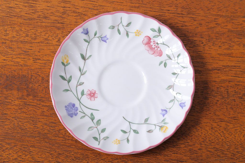 アンティーク雑貨　イギリスビンテージ　JOHNSON BROTHERS(ジョンソン・ブラザーズ)SUMMER CHINTZ(サマーチンツ)シリーズ カップ&ソーサー・皿など6点(洋食器)