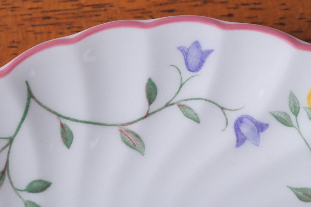 アンティーク雑貨　イギリスビンテージ　JOHNSON BROTHERS(ジョンソン・ブラザーズ)SUMMER CHINTZ(サマーチンツ)シリーズ カップ&ソーサー・皿など6点(洋食器)
