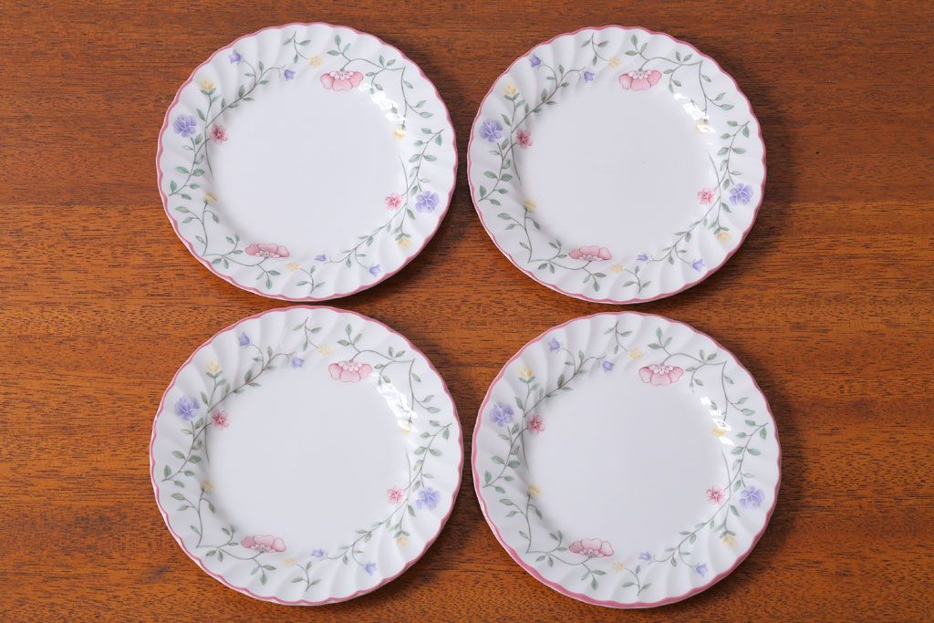 アンティーク雑貨　イギリスビンテージ　JOHNSON BROTHERS(ジョンソン・ブラザーズ)SUMMER CHINTZ(サマーチンツ)シリーズ カップ&ソーサー・皿など6点(洋食器)