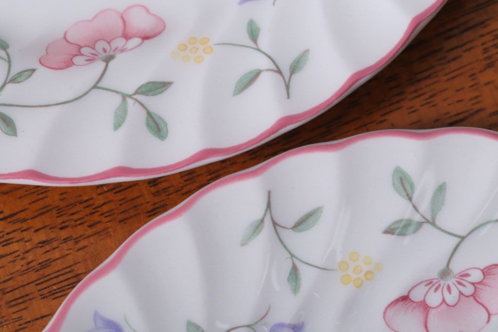 アンティーク雑貨　イギリスビンテージ　JOHNSON BROTHERS(ジョンソン・ブラザーズ)SUMMER CHINTZ(サマーチンツ)シリーズ カップ&ソーサー・皿など6点(洋食器)