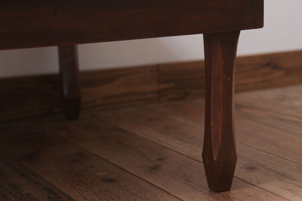 アンティーク家具　アンティーク　脚のデザインがおしゃれな古い木製の角ちゃぶ台
