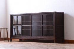 アンティーク家具　和製アンティーク　古い木製の脚付きサイドボード(収納棚)