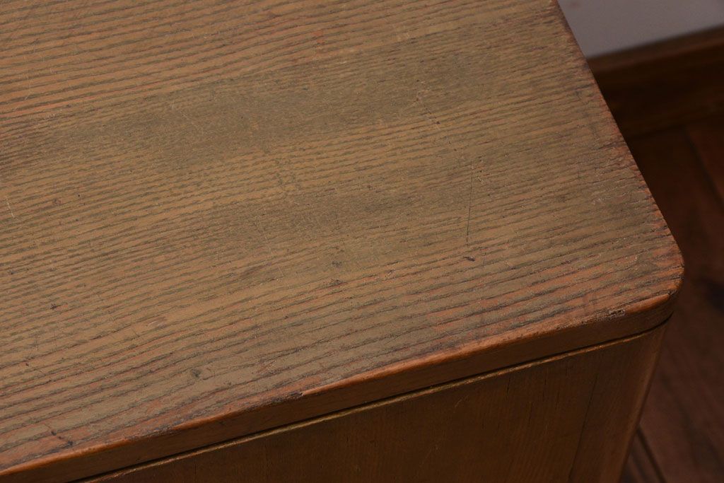 レトロ家具　昭和レトロ　シンプルな古い木の収納戸棚(書類棚・レコードケース)