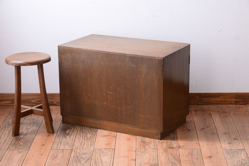 レトロ家具　昭和レトロ　シンプルな古い木の収納戸棚(書類棚・レコードケース)