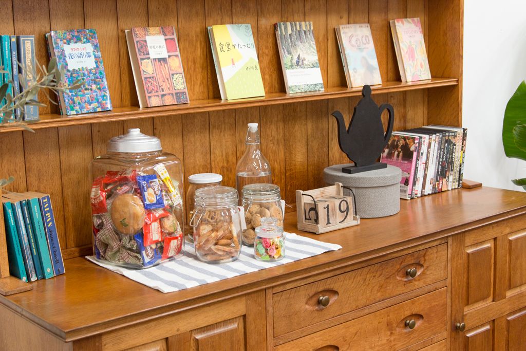 アンティーク家具　イギリスアンティーク　オーク材の大きな食器棚(カップボード)
