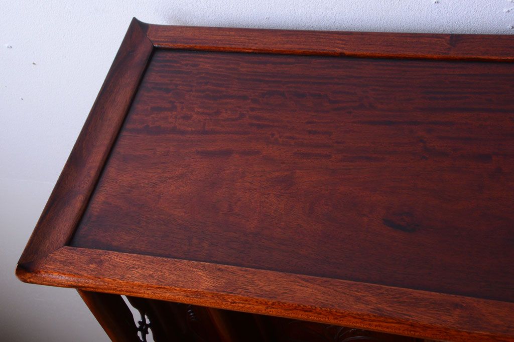 中古　唐木・花梨材　豪華な飾り棚(カリン材)