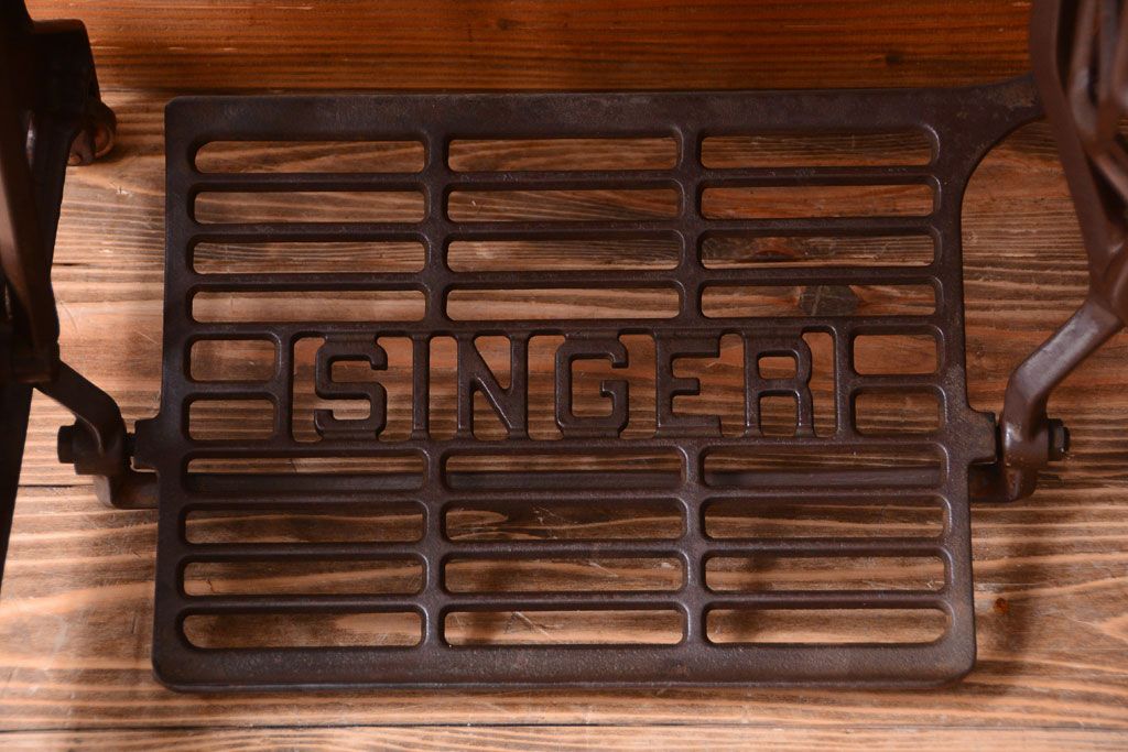 ヴィンテージ家具　ビンテージ　古いSINGER(シンガー)ミシンテーブル(シンガーミシン)