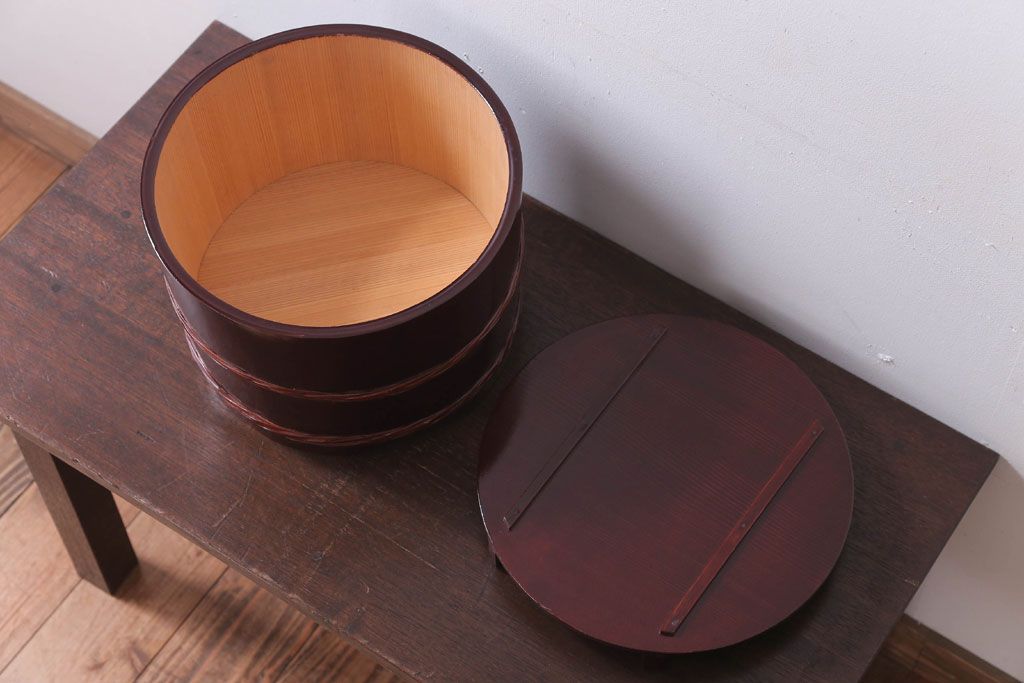 アンティーク雑貨　和製アンティーク　漆が美しい古い木製のお櫃(おひつ)