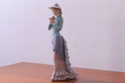 アンティーク雑貨　リヤドロ(LLADRO) Reading 読書する貴婦人