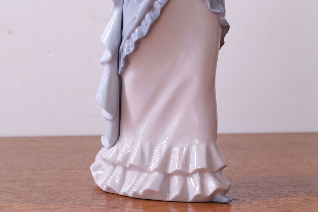 アンティーク雑貨　リヤドロ(LLADRO) Reading 読書する貴婦人