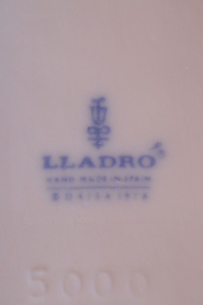 アンティーク雑貨 リヤドロ(LLADRO) Reading 読書する貴婦人 アンティーク雑貨 リヤドロ(LLADRO) Reading 読書する貴婦人