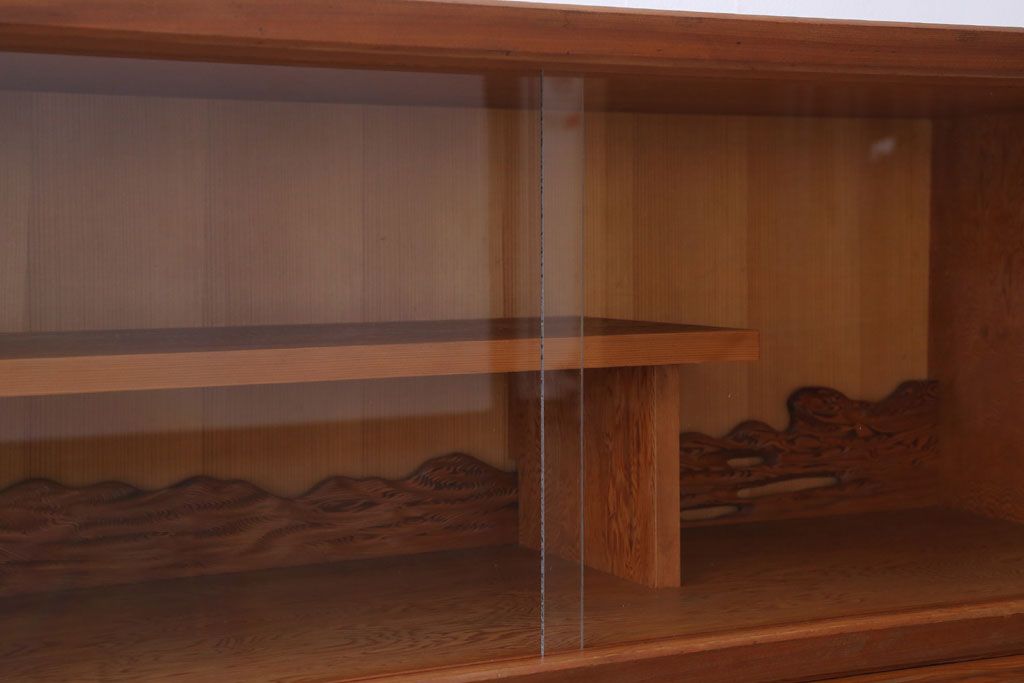 民芸家具　高級品!屋久杉材のサイドボード(飾り棚)