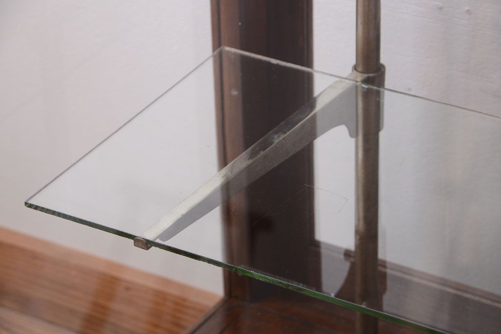 レトロ家具　和製アンティーク　古い木のレトロな台形型ガラスケース(2)