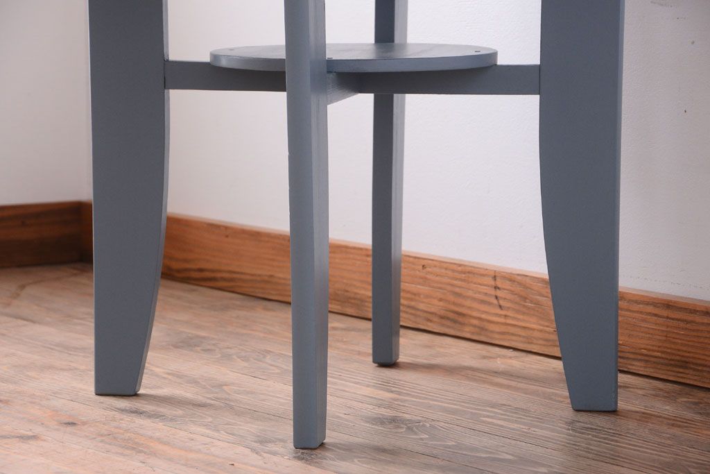 アンティーク家具　アンティークペイント　ブルーグレーカラーのかわいらしい丸テーブル(センターテーブル、カフェテーブル、サイドテーブル)