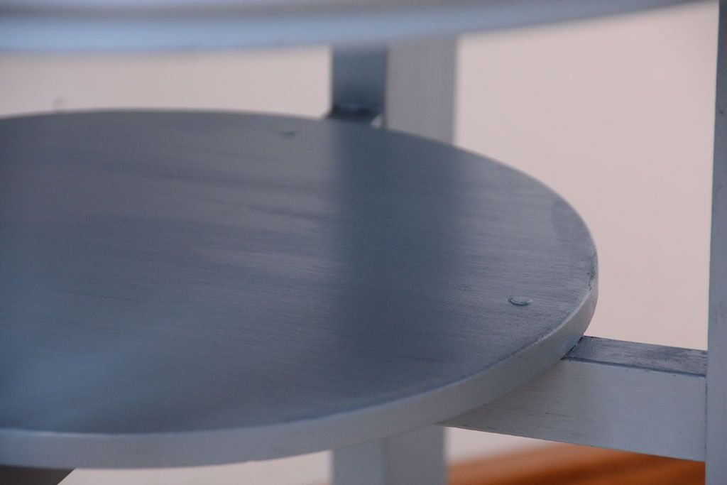 アンティーク家具　アンティークペイント　ブルーグレーカラーのかわいらしい丸テーブル(センターテーブル、カフェテーブル、サイドテーブル)