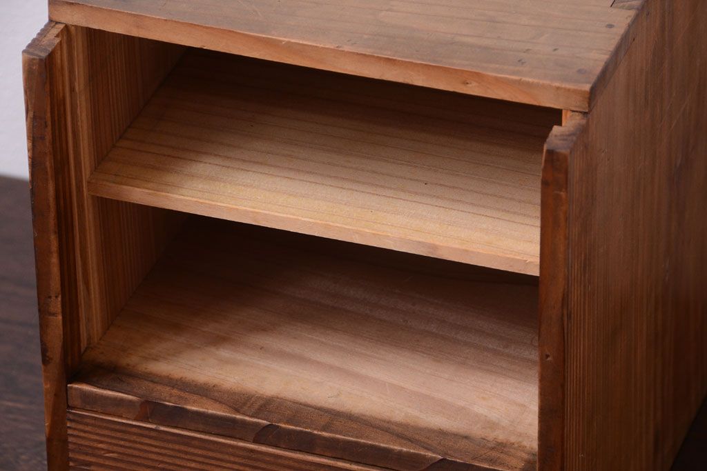 アンティーク家具　和製アンティーク　古い木味の小引き出し(戸棚)