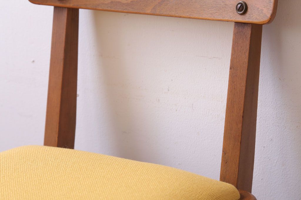 レトロ家具　昭和レトロ　古い木製の小ぶりなアンティークチェア