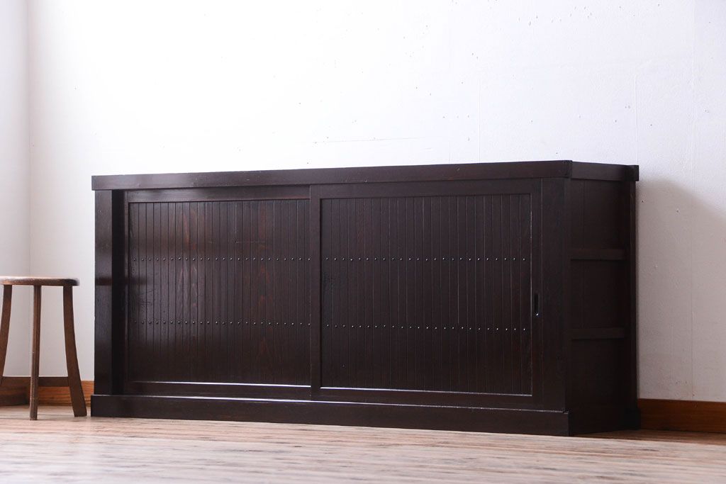 アンティーク家具　古民具・骨董　和モダンスタイル!縦桟引き戸の六尺水屋箪笥サイドボード