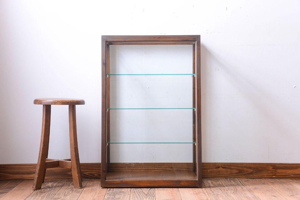 中古　木製の台形型ガラスケース(ショーケース)