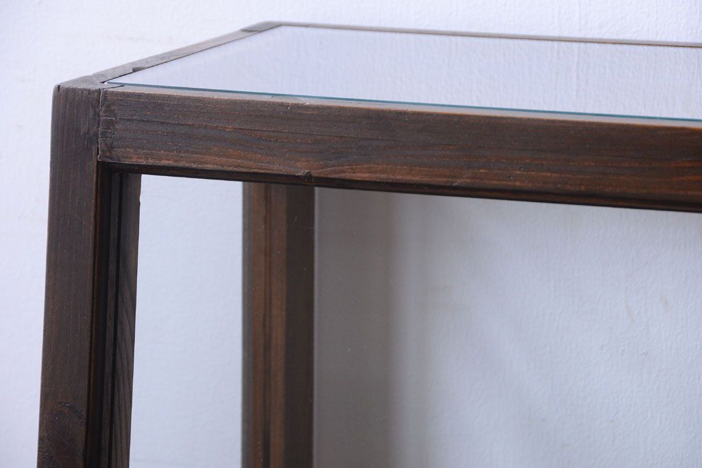中古　木製の台形型ガラスケース(ショーケース)