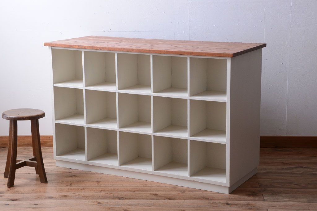 アンティーク家具　ペイント　両面収納のリメイク収納カウンター(マス目棚)(2)