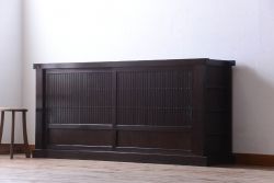 アンティーク家具　古民具・骨董　和モダンスタイル!縦桟引き戸の水屋箪笥サイドボード(2)