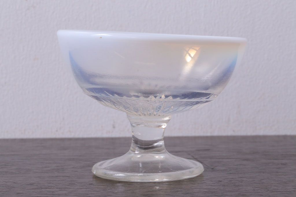 アンティーク雑貨　昭和レトロ　乳白色縁の氷コップ2個セット(プレスガラス)(2)