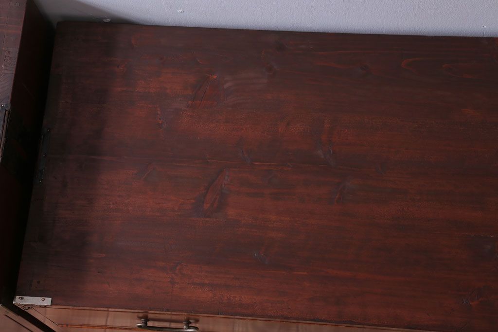 アンティーク家具　和製アンティーク　前面欅材の二段重ね観音箪笥(衣装箪笥)