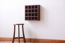 アンティーク家具　和製アンティーク　4×4　古い木製の壁掛けマス目棚(収納棚、飾り棚)(小)(2)