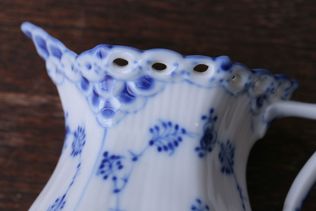 アンティーク雑貨　中古　ROYAL COPENHAGEN(ロイヤルコペンハーゲン)　BLUE FLUTED FULL LACE(ブルーフルーテッド・フルレース)　クリーマー(洋食器)