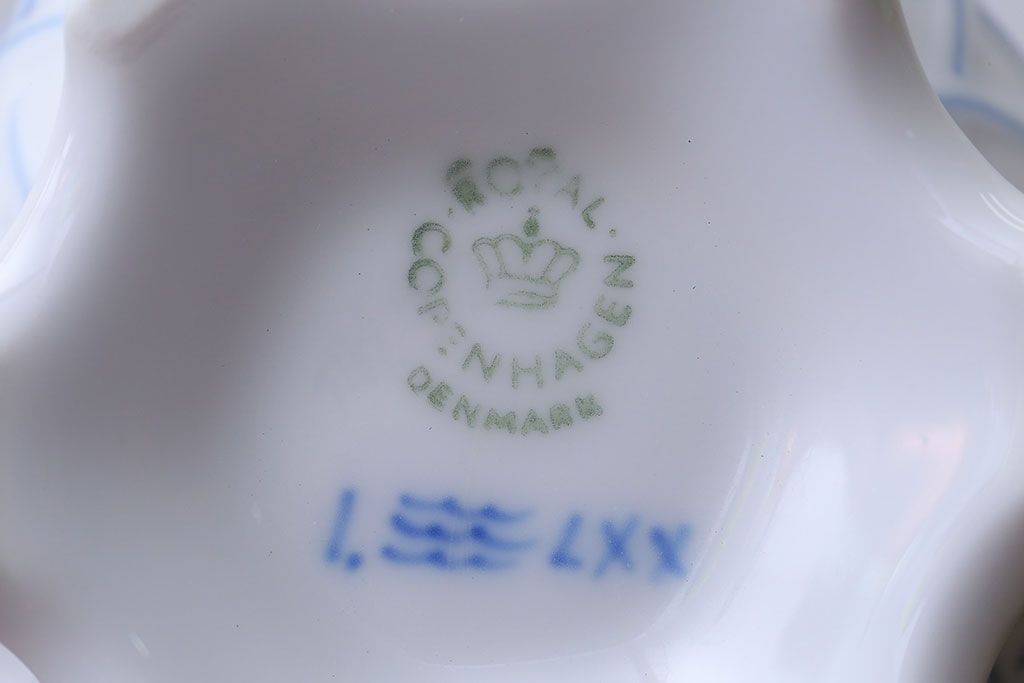 アンティーク雑貨　中古　ROYAL COPENHAGEN(ロイヤルコペンハーゲン)　BLUE FLUTED FULL LACE(ブルーフルーテッド・フルレース)　クリーマー(洋食器)