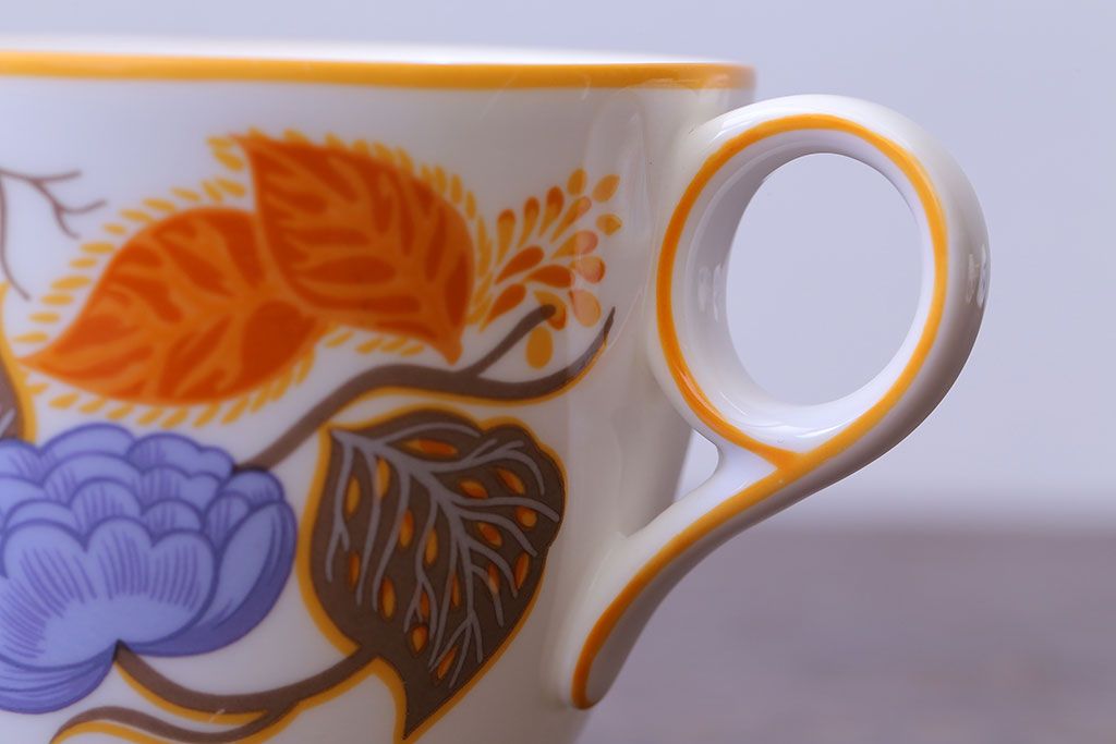 アンティーク雑貨　中古　イギリスMINTON(ミントン)　Peonies・poppies・blue landscape　カップ&ソーサー3客セット(洋食器)