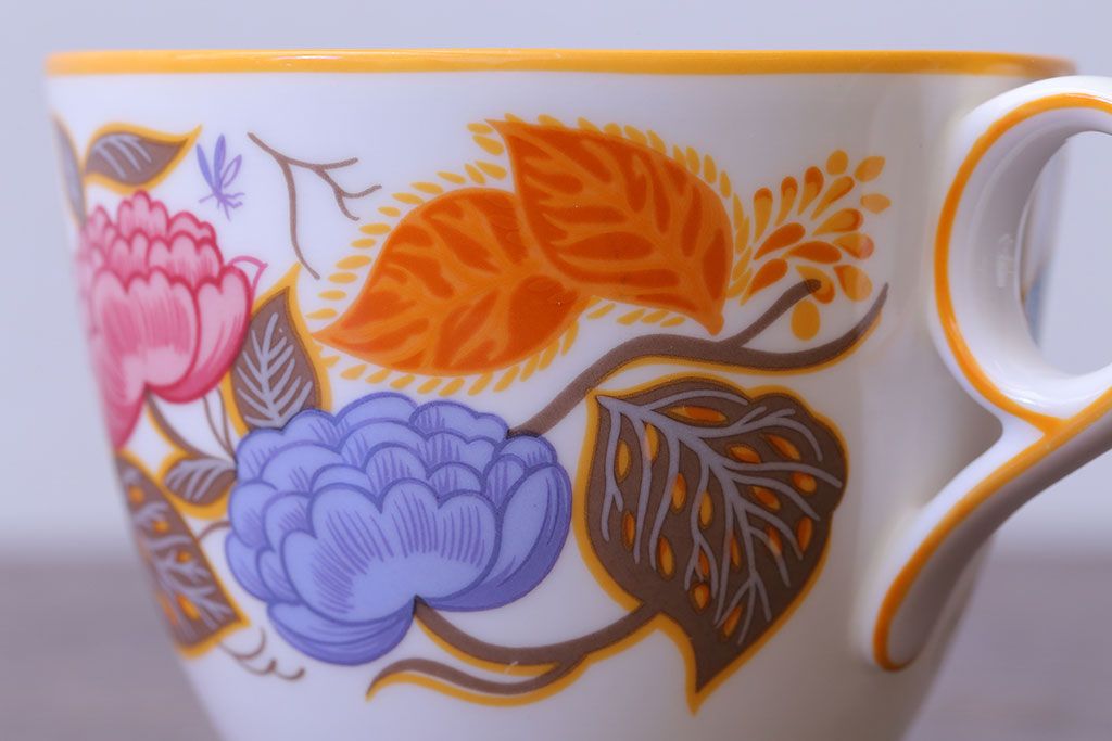 アンティーク雑貨　中古　イギリスMINTON(ミントン)　Peonies・poppies・blue landscape　カップ&ソーサー3客セット(洋食器)