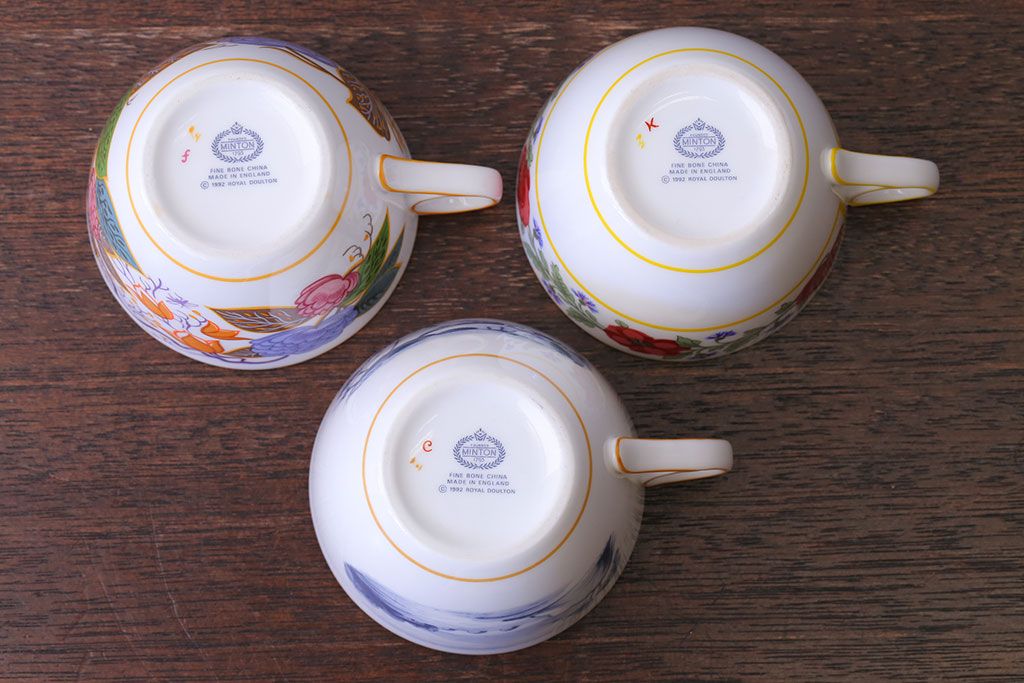 アンティーク雑貨　中古　イギリスMINTON(ミントン)　Peonies・poppies・blue landscape　カップ&ソーサー3客セット(洋食器)