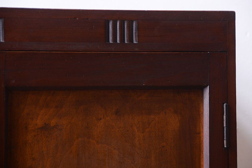 レトロ家具　昭和レトロ　古い木の小ぶりなアンティーク本箱