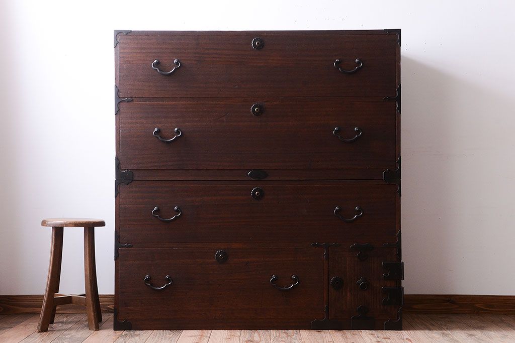 アンティーク家具　古民具・骨董　上品な金具のアンティーク衣装箪笥ローボード(時代箪笥)(2)