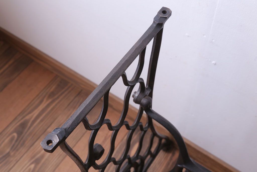 アンティーク家具　アンティーク　DIYにぴったり!おしゃれなシンガーミシンの鉄脚(2)