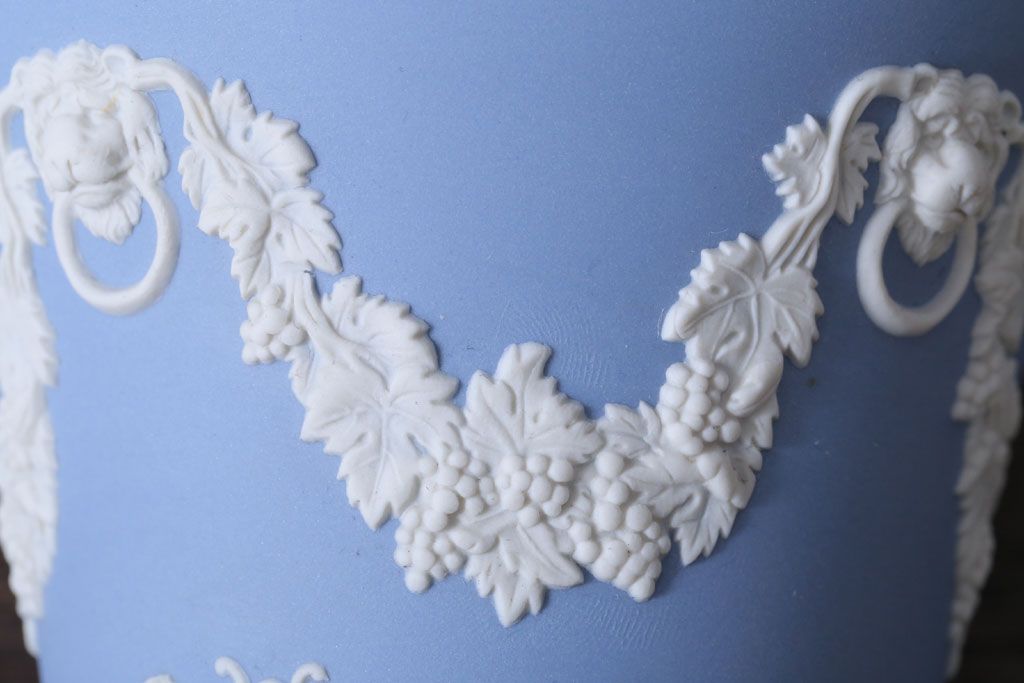 アンティーク雑貨　中古　イギリスWedgwood(ウェッジウッド)　ジャスパー　ペールブルー　花瓶