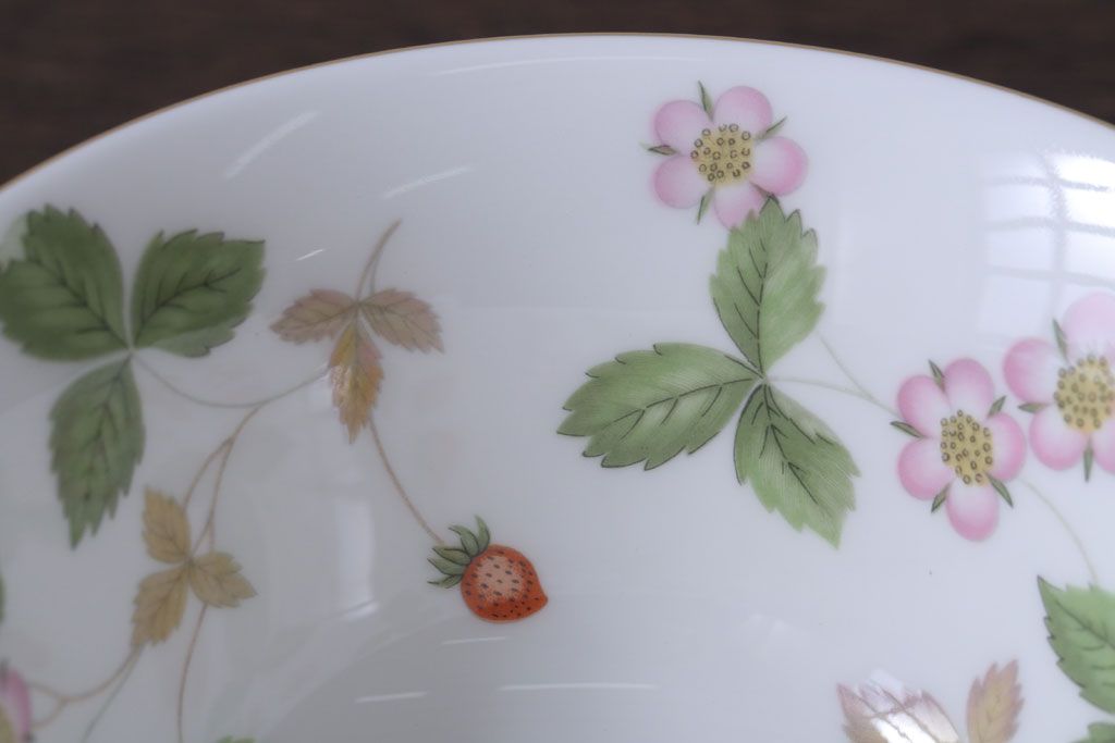 中古　イギリスWedgwood(ウェッジウッド) ワイルドストロベリー　カップ&ソーサー2客(洋食器)